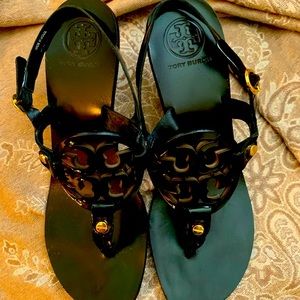 TORY BIRCH VINTAGE BLACK PATENT KITTEN HEAL SANDALS SZ 8.5